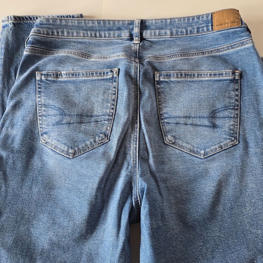 American Eagle Outfitters Light Wash Distressed Straight Leg Jeans - Picture 10 of 10